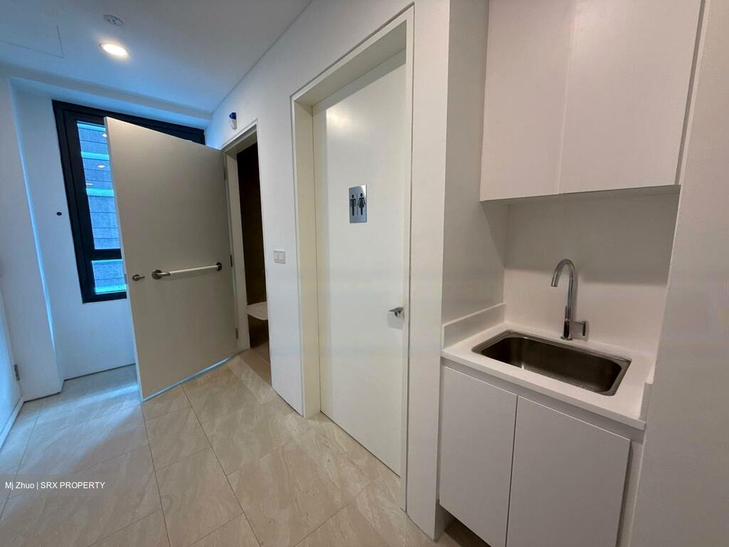 Tung Centre (D1), Office #453528651